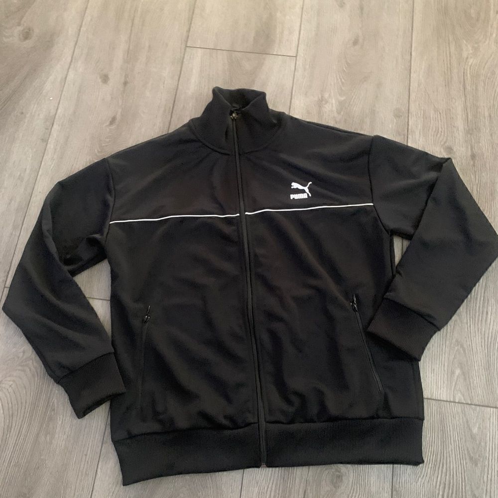 Puma woman’s zipper sweater used in good condition